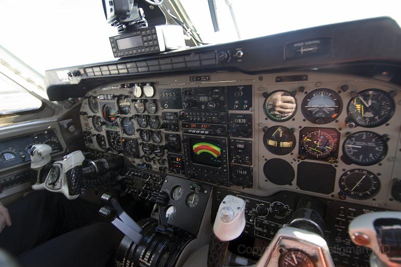 20071213 092535 D2X 4200x2800 v2.jpg - Cockpit preparation prior to take-off  from Punta Arenas
